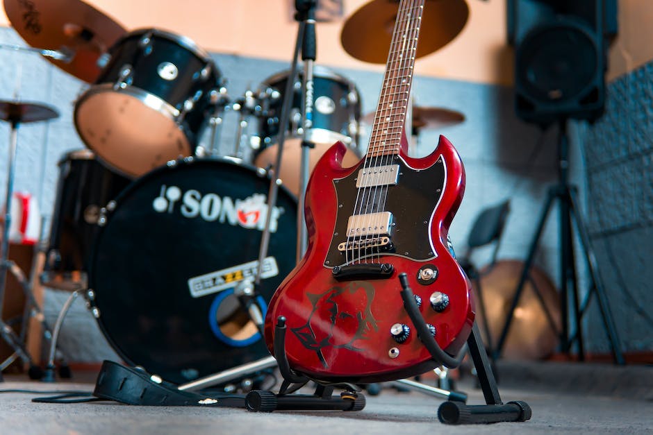 how to play rhythm guitar like john lennon