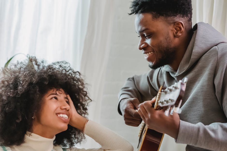how to play rhythm of love on guitar
