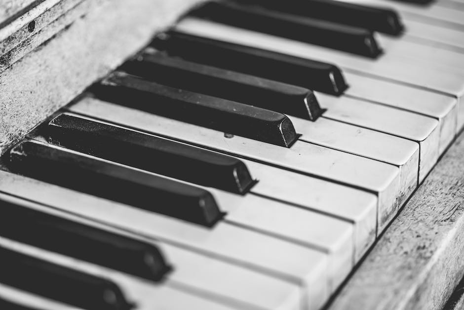 how to tour as a musician