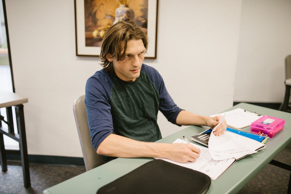 how to write a g in script