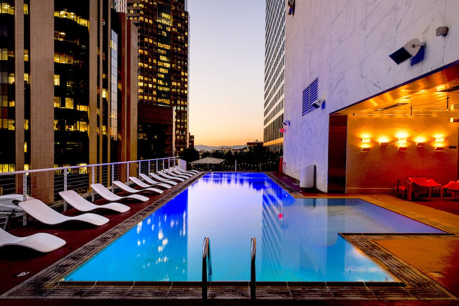 how much is a hotel in hollywood
