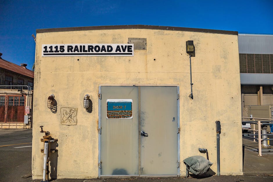how old hollywood sign