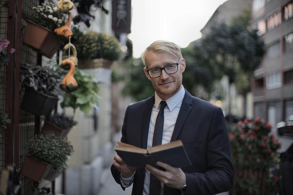how to be a more positive leader