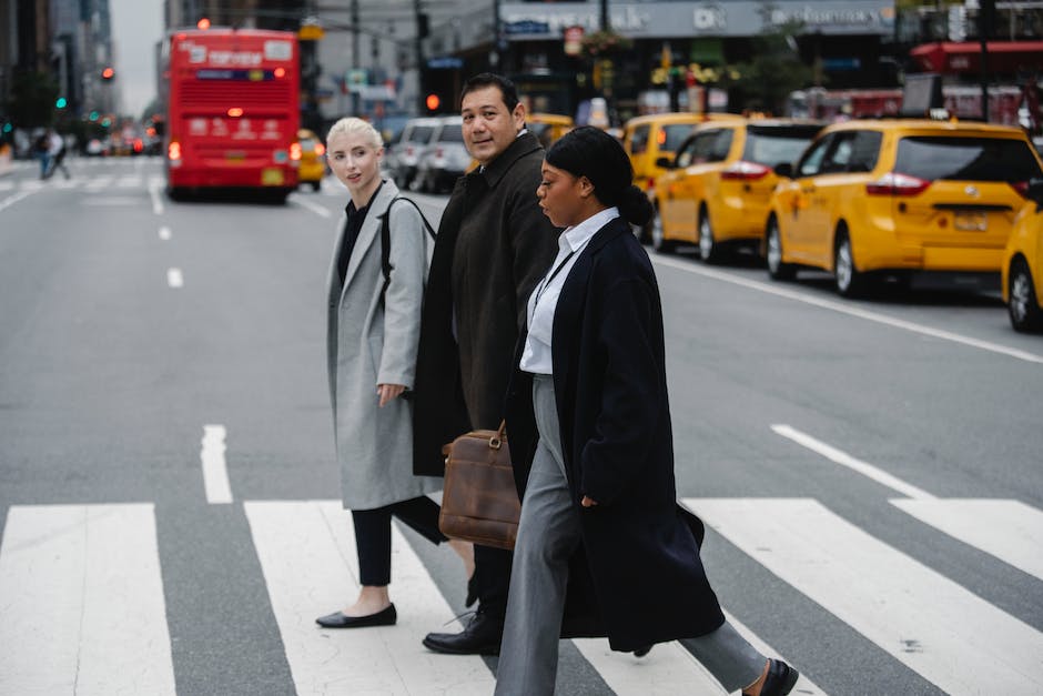 how to be a more positive leader