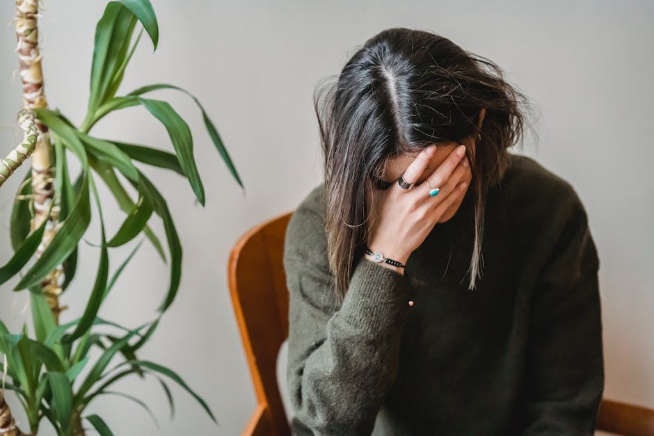 positive and negative leadership behaviors